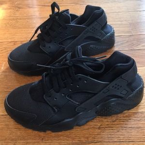 Black huaraches